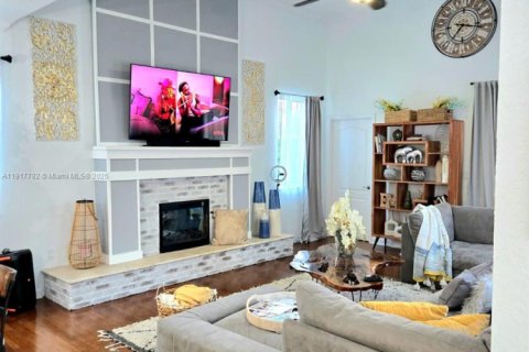 Casa en venta en Homestead, Florida, 5 dormitorios, 331.38 m2 № 2017015 - foto 5