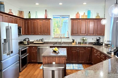 Casa en venta en Homestead, Florida, 5 dormitorios, 331.38 m2 № 2017015 - foto 17