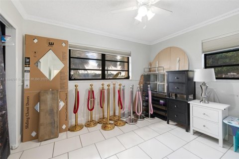 House in Miami, Florida 5 bedrooms, 409.88 sq.m. № 1947810 - photo 21