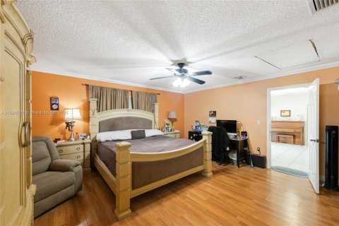 House in Miami, Florida 5 bedrooms, 409.88 sq.m. № 1947810 - photo 24
