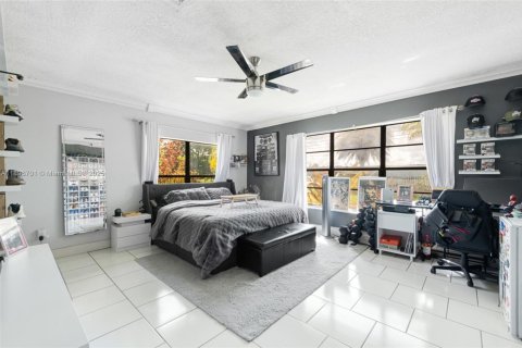 House in Miami, Florida 5 bedrooms, 409.88 sq.m. № 1947810 - photo 26