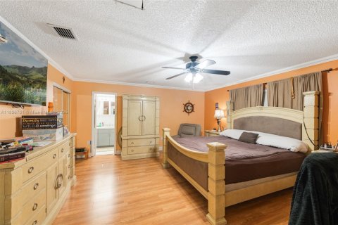 House in Miami, Florida 5 bedrooms, 409.88 sq.m. № 1947810 - photo 23
