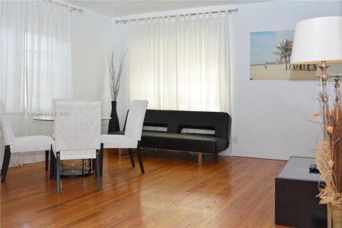 Купить кондоминиум в Майами-Бич, Флорида 1 спальня, 59.27м2, № 1985427 - фото 2