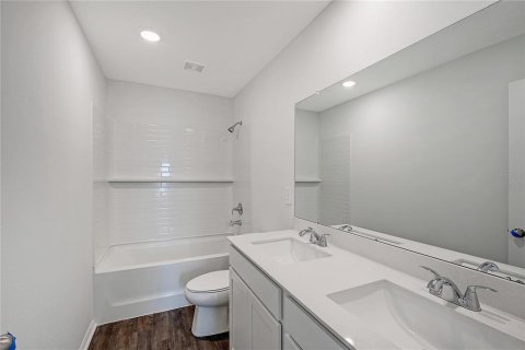 House in Sarasota, Florida 4 bedrooms, 182.74 sq.m. № 2400308 - photo 14