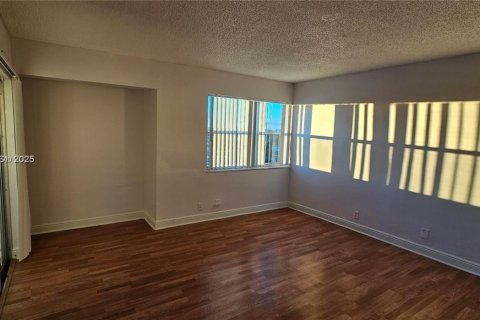 Снять в аренду кондоминиум в Лодерхилл, Флорида 2 спальни, 117.06м2, № 1945227 - фото 4