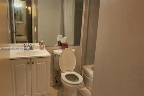 Снять в аренду кондоминиум в Лодерхилл, Флорида 2 спальни, 117.06м2, № 1945227 - фото 6