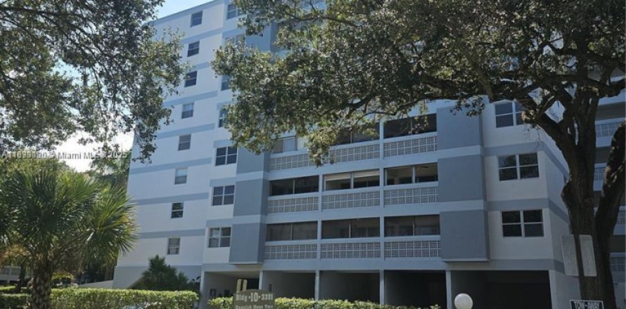 Кондоминиум с 2 спальнями в Лодерхилл, Флорида № 1945227