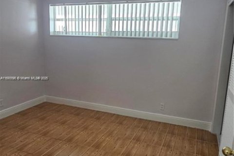 Снять в аренду кондоминиум в Лодерхилл, Флорида 2 спальни, 117.06м2, № 1945227 - фото 8