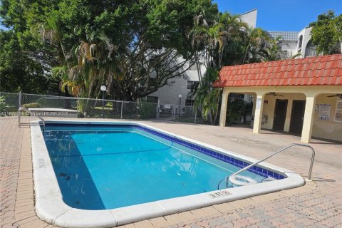 Снять в аренду кондоминиум в Лодерхилл, Флорида 2 спальни, 117.06м2, № 1945227 - фото 11