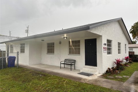 Casa en Hollywood, Florida 2 dormitorios, 159.42 m2 № 2047345