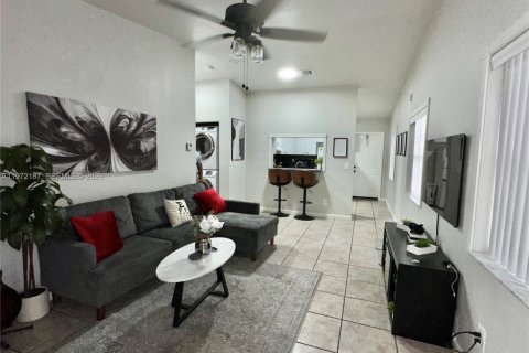 Casa en alquiler en Hollywood, Florida, 2 dormitorios, 159.42 m2 № 2047345 - foto 2