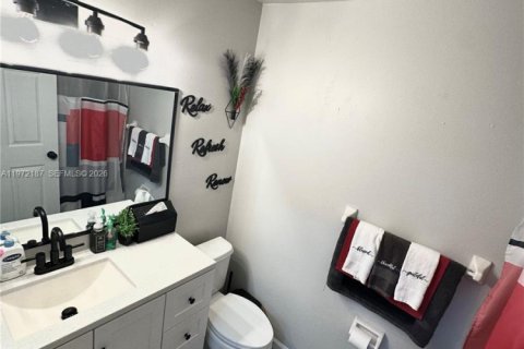 Casa en alquiler en Hollywood, Florida, 2 dormitorios, 159.42 m2 № 2047345 - foto 5