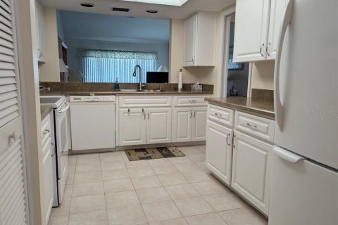 Condo in Seminole, Florida, 2 bedrooms  № 1917127 - photo 10