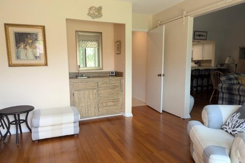 Condo in Seminole, Florida, 2 bedrooms  № 1917127 - photo 8