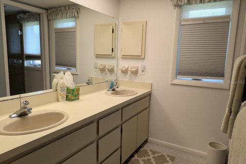 Condo in Seminole, Florida, 2 bedrooms  № 1917127 - photo 18