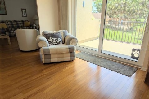 Condo in Seminole, Florida, 2 bedrooms  № 1917127 - photo 9