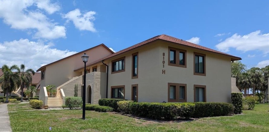 Condominio en Seminole, Florida, 2 dormitorios № 1917127