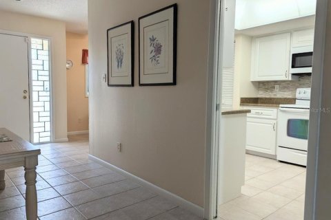 Condo in Seminole, Florida, 2 bedrooms  № 1917127 - photo 2