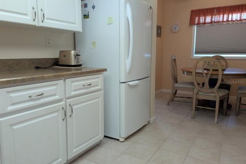 Condo in Seminole, Florida, 2 bedrooms  № 1917127 - photo 11