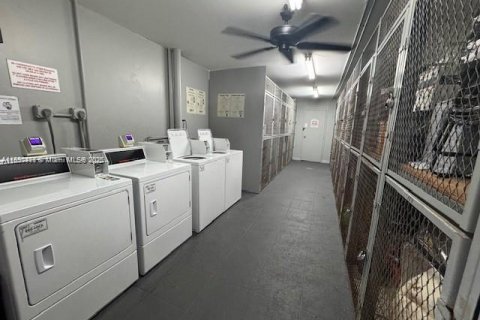 Condominio en venta en Pembroke Pines, Florida, 1 dormitorio, 63.64 m2 № 1950601 - foto 13