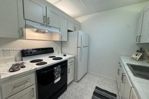 Condominio en venta en Pembroke Pines, Florida, 1 dormitorio, 63.64 m2 № 1950601 - foto 3