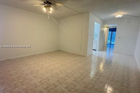 Condominio en venta en Pembroke Pines, Florida, 1 dormitorio, 63.64 m2 № 1950601 - foto 5