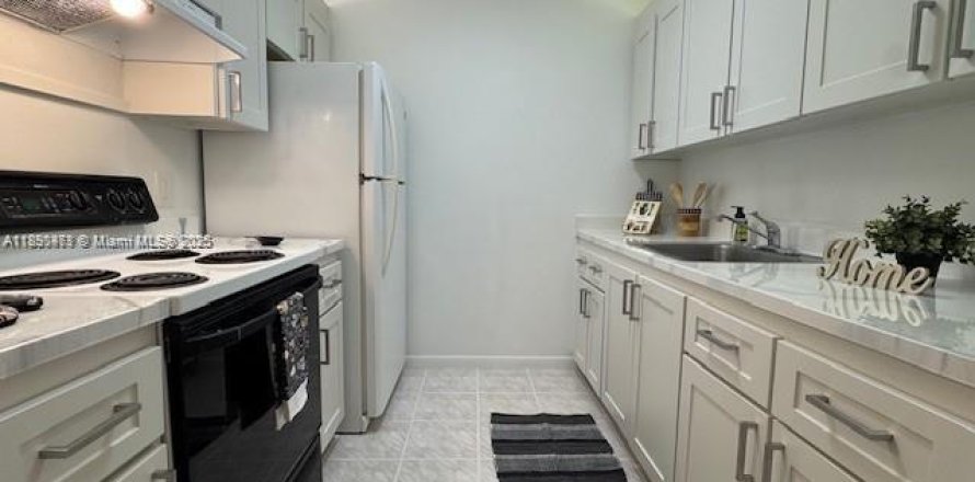 Condominio en Pembroke Pines, Florida, 1 dormitorio  № 1950601
