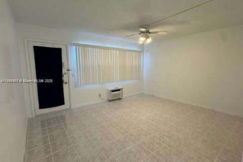 Condominio en venta en Pembroke Pines, Florida, 1 dormitorio, 63.64 m2 № 1950601 - foto 4