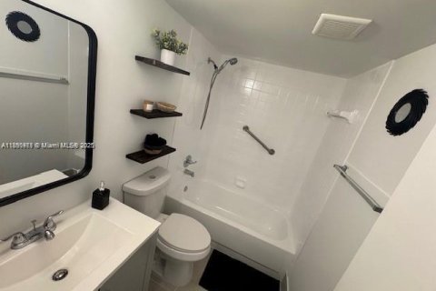 Condominio en venta en Pembroke Pines, Florida, 1 dormitorio, 63.64 m2 № 1950601 - foto 9