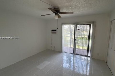 Condominio en venta en Pembroke Pines, Florida, 1 dormitorio, 63.64 m2 № 1950601 - foto 7