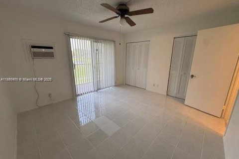 Condominio en venta en Pembroke Pines, Florida, 1 dormitorio, 63.64 m2 № 1950601 - foto 8