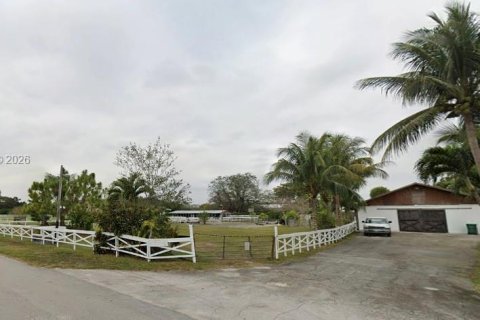 Купить коммерческую недвижимость в Майами, Флорида № 2051936 - фото 2