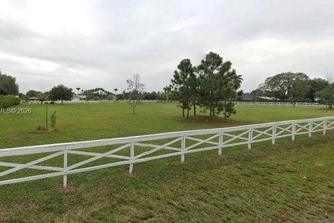 Купить коммерческую недвижимость в Майами, Флорида № 2051936 - фото 1