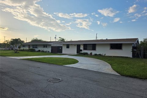Villa ou maison à Pembroke Pines, Floride 2 chambres, 121.14 m2 № 2090797