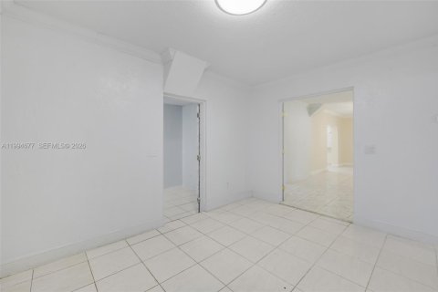 Villa ou maison à vendre à Hialeah, Floride: 4 chambres, 194.26 m2 № 2074237 - photo 24
