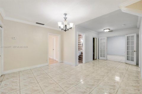 Villa ou maison à vendre à Hialeah, Floride: 4 chambres, 194.26 m2 № 2074237 - photo 6