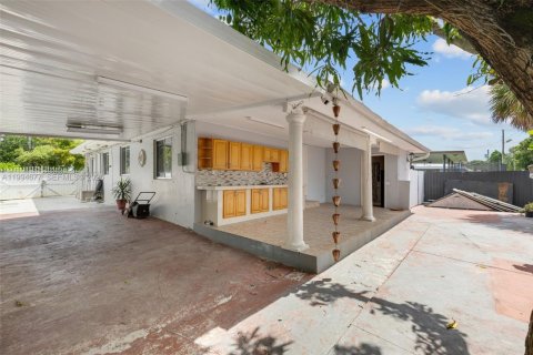 Villa ou maison à vendre à Hialeah, Floride: 4 chambres, 194.26 m2 № 2074237 - photo 29