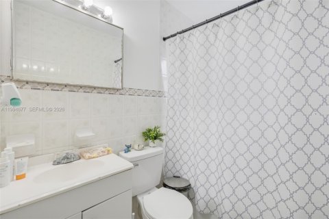 Villa ou maison à vendre à Hialeah, Floride: 4 chambres, 194.26 m2 № 2074237 - photo 27