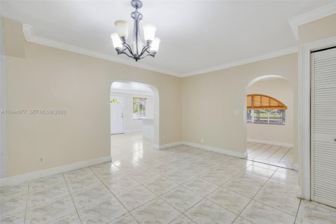 Villa ou maison à vendre à Hialeah, Floride: 4 chambres, 194.26 m2 № 2074237 - photo 5