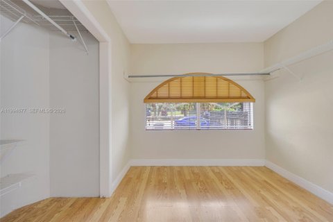 Villa ou maison à vendre à Hialeah, Floride: 4 chambres, 194.26 m2 № 2074237 - photo 19