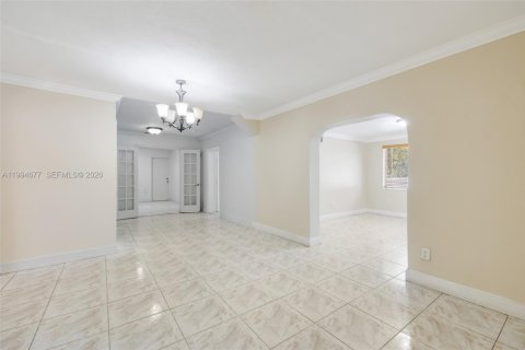 Villa ou maison à vendre à Hialeah, Floride: 4 chambres, 194.26 m2 № 2074237 - photo 3