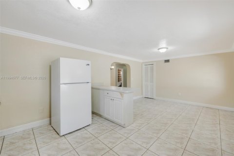 Villa ou maison à vendre à Hialeah, Floride: 4 chambres, 194.26 m2 № 2074237 - photo 15