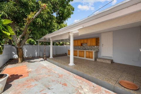 Villa ou maison à vendre à Hialeah, Floride: 4 chambres, 194.26 m2 № 2074237 - photo 28