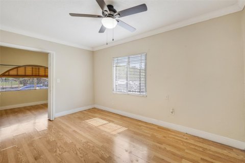 Villa ou maison à vendre à Hialeah, Floride: 4 chambres, 194.26 m2 № 2074237 - photo 17