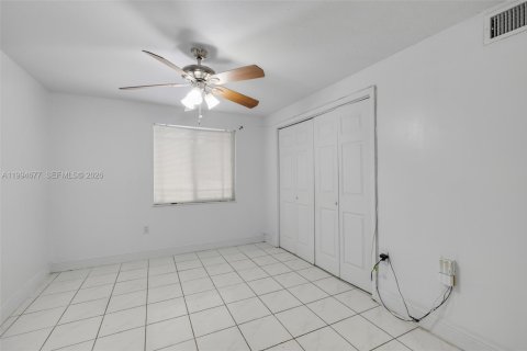 Villa ou maison à vendre à Hialeah, Floride: 4 chambres, 194.26 m2 № 2074237 - photo 22