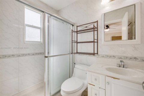 Villa ou maison à vendre à Hialeah, Floride: 4 chambres, 194.26 m2 № 2074237 - photo 21
