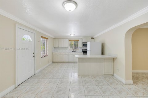 Villa ou maison à vendre à Hialeah, Floride: 4 chambres, 194.26 m2 № 2074237 - photo 10