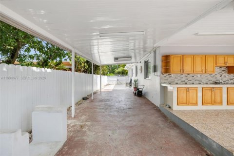 Villa ou maison à vendre à Hialeah, Floride: 4 chambres, 194.26 m2 № 2074237 - photo 30