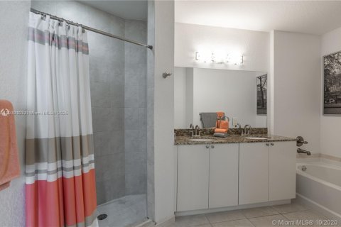 Copropriété à louer à Hollywood, Floride: 1 chambre, 75.72 m2 № 1974385 - photo 12