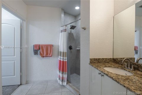 Copropriété à louer à Hollywood, Floride: 1 chambre, 75.72 m2 № 1974385 - photo 13